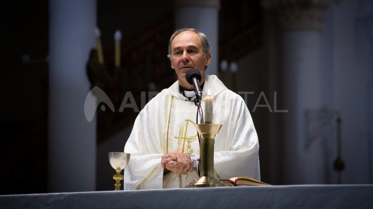 Con la basílica vacía y transmisión en vivo se celebró la misa de pascua en Guadalupe.