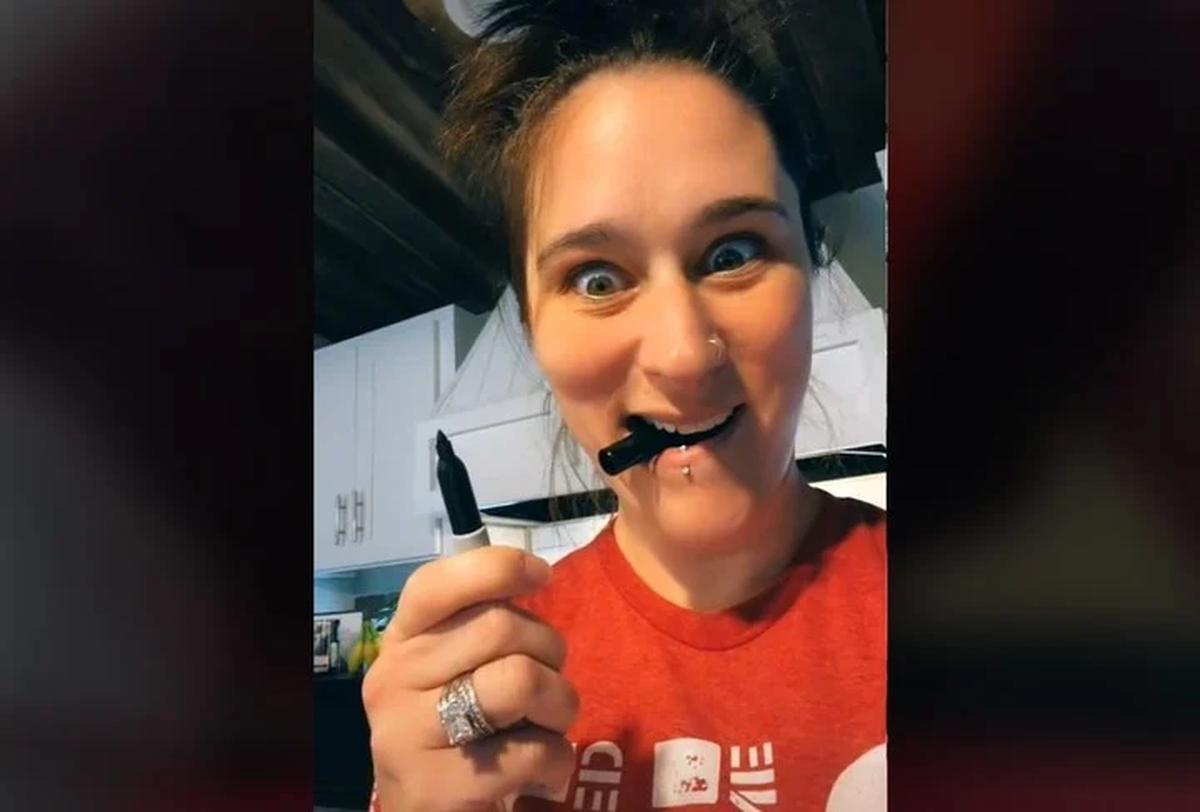 Joven. Cont&oacute; que su caballo tiene bajo peso. Foto: captura/TikTok @trauma_queen1.