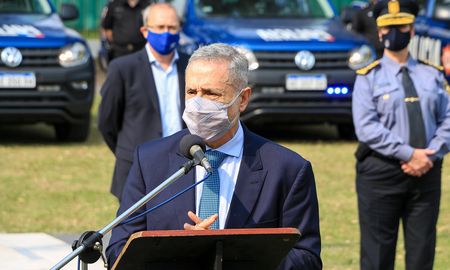 El gobierno de la provincia, a través del ministro de Seguridad, Marcelo Sain, presentó virtualmente la Estrategia de Seguridad Preventiva para Centros Urbanos. El gobierno de la provincia, a través del ministro de Seguridad, Marcelo Sain, presentó virtualmente la Estrategia de Seguridad Preventiva para Centros Urbanos.