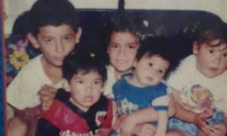 Una camiseta de Colón y una foto familiar fueron los únicos recuerdos que unieron a cinco hermanos separados de niños. Una camiseta de Colón y una foto familiar fueron los únicos recuerdos que unieron a cinco hermanos separados de niños.