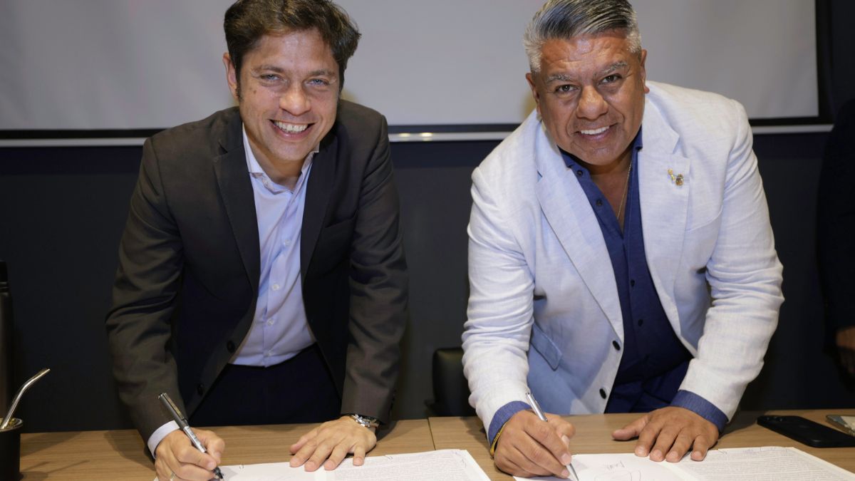 Axel Kicillof suscribió un acuerdo con Chiqui Tapia, para poner en valor el Estadio Único Diego Maradona. Axel Kicillof suscribió un acuerdo con Chiqui Tapia, para poner en valor el Estadio Único Diego Maradona.