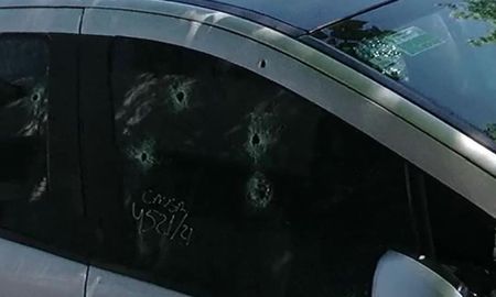 14 balazos contra el auto del mozo. Parecía un robo frustrado, pero ahora la investigación dio un giro de 180 grados. 14 balazos contra el auto del mozo. Parecía un robo frustrado, pero ahora la investigación dio un giro de 180 grados.