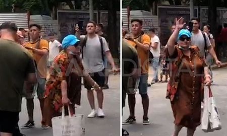 Señora bailando en una manifestación Señora bailando en una manifestación