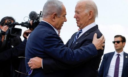El presidente de Estados Unidos, Joe Biden, es recibido por el primer ministro israelí, Benjamin Netanyahu, durante su visita a Israel en medio del actual conflicto entre Israel y Hamás. El presidente de Estados Unidos, Joe Biden, es recibido por el primer ministro israelí, Benjamin Netanyahu, durante su visita a Israel en medio del actual conflicto entre Israel y Hamás.