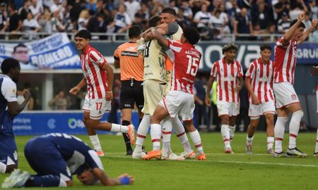 El festejo de Estudiantes en el Bosque, tras vencer 1 a 0 al Lobo en las semis del Torneo Clausura. El festejo de Estudiantes en el Bosque, tras vencer 1 a 0 al Lobo en las semis del Torneo Clausura.