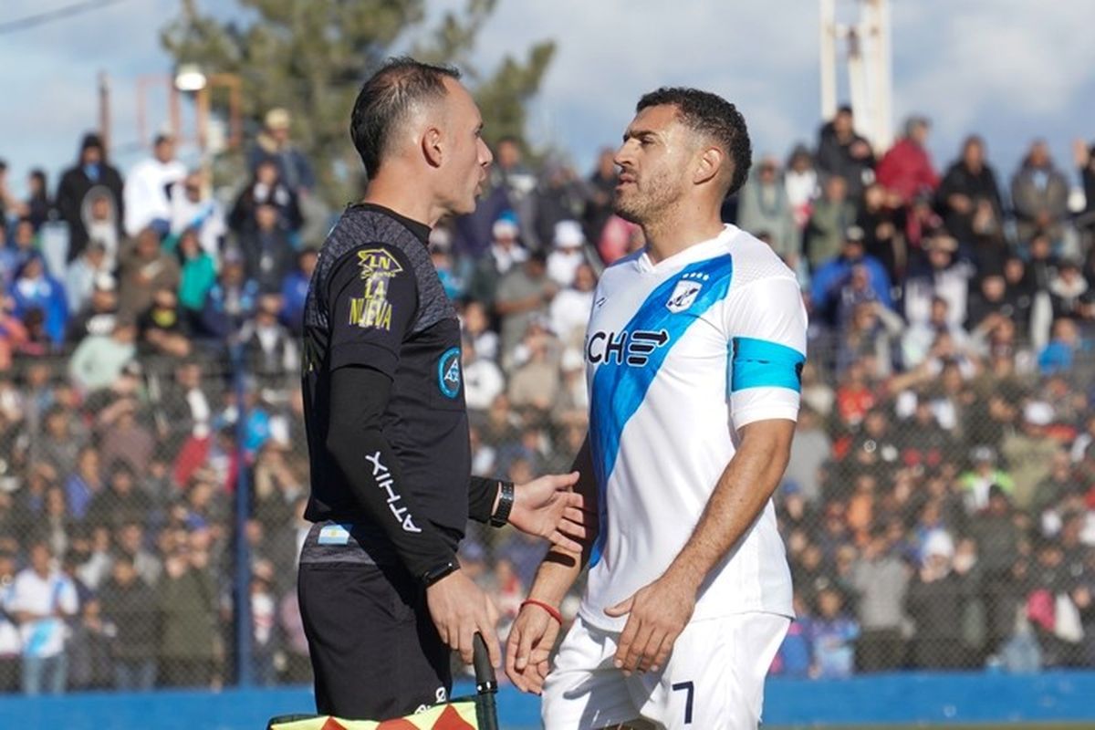 Deportivo Madryn le ganó el clásico de la ciudad a Guillermo Brown, en un partido lleno de polémicas. Deportivo Madryn le ganó el clásico de la ciudad a Guillermo Brown, en un partido lleno de polémicas.