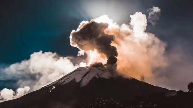 El incremento en la actividad superficial y sísmica del volcán llevó tanto al Servicio Geológico Minero Argentino (SEGEMAR) como al Servicio Nacional de Geología y Minería de Chile (Sernageomin) a elevar la alerta técnica a color amarillo.