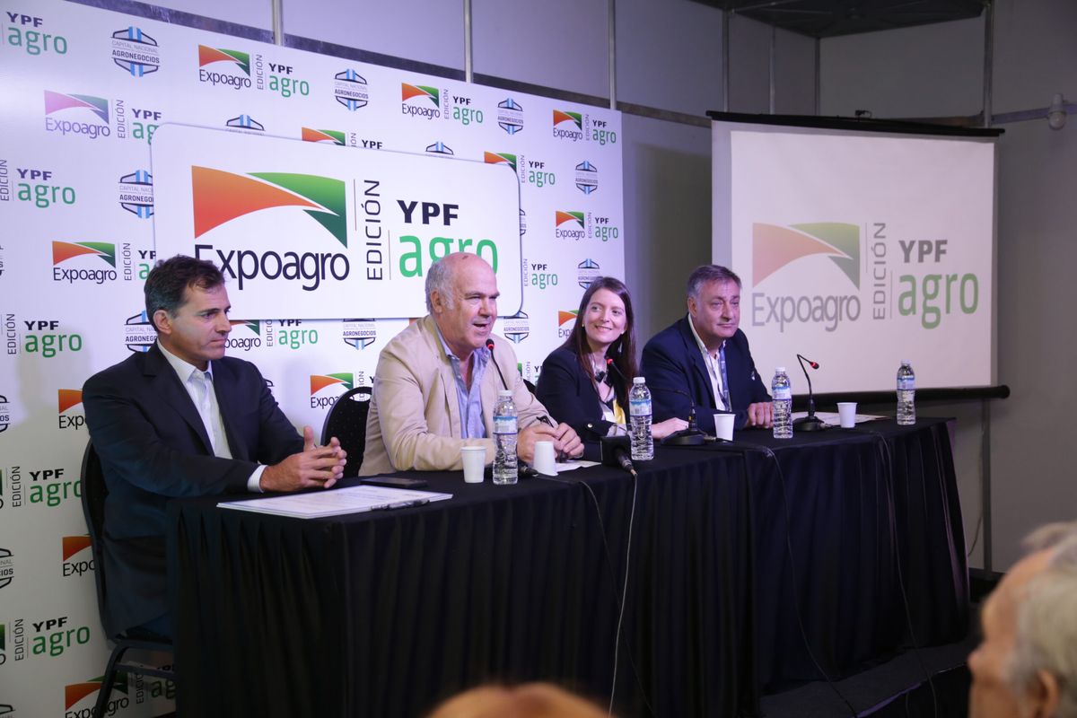 Sergio Iraeta presentó en Expoagro los créditos para el rubro porcino.