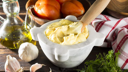 Almadroc: la salsa medieval del siglo XIV que es furor en TikTok y solo lleva 3 ingredientes