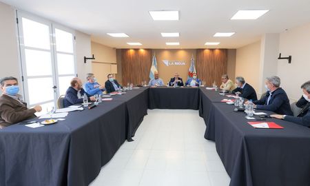 El presidente se reunión en La Rioja con los gobernadores del Frente de Todos. El presidente se reunión en La Rioja con los gobernadores del Frente de Todos.