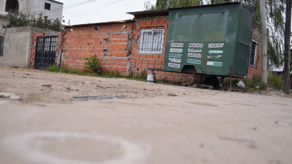 Efectivos del Comando Radioeléctrico de Rosario preservaron la zona de la balacera. Efectivos del Comando Radioeléctrico de Rosario preservaron la zona de la balacera.