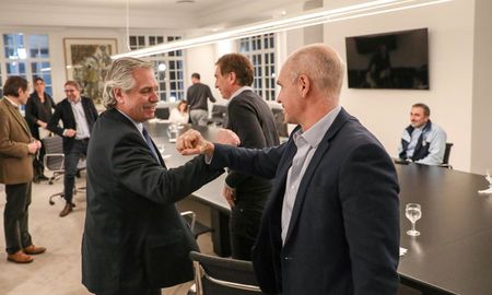 El presidente mantiene un encuentro con el jefe de Gabinete porteño en la residencia de Olivos. El presidente mantiene un encuentro con el jefe de Gabinete porteño en la residencia de Olivos.