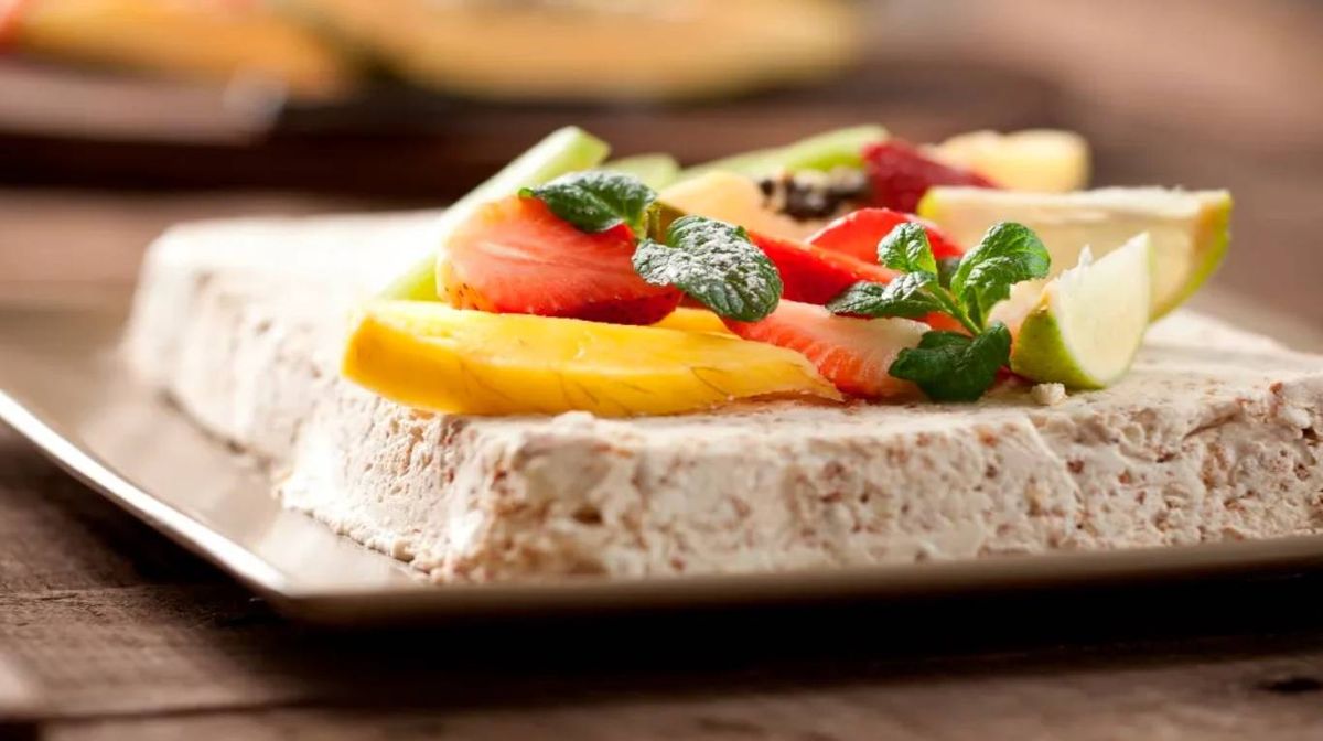 Nougat frío de miel y frutas secas