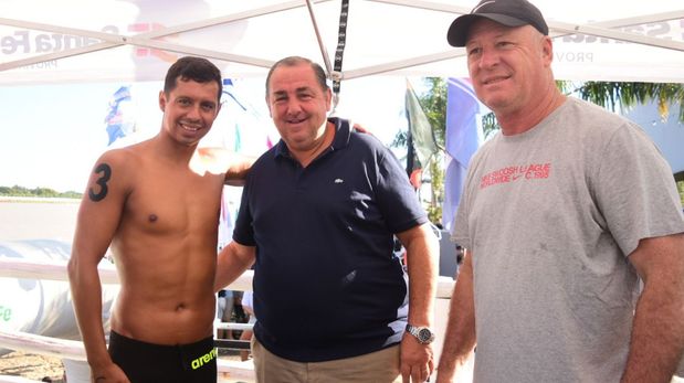 Juan Pablo Poletti, junto a Martín Carrizo, nadador sanjavierino que finalizó tercero en la Maratón Santa Fe-Coronda 2025.