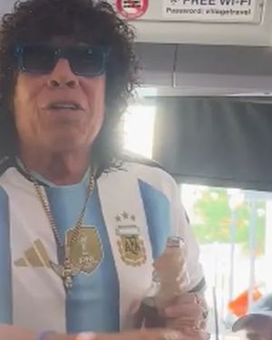 El popular artista cordobés comparte el día a día de su travesía mundialista. El popular artista cordobés comparte el día a día de su travesía mundialista.