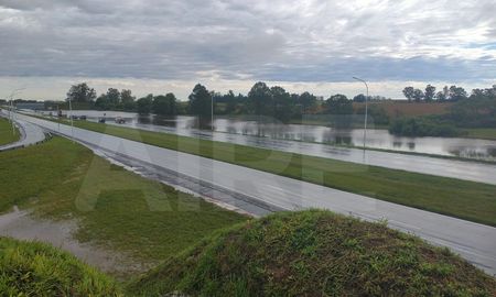 Desde horas de la mañana de este jueves se registran fuertes chaparrones que inundaron la ciudad de Gálvez, Colonia Belgrano, San Fabián, Coronda y Arocena. Desde horas de la mañana de este jueves se registran fuertes chaparrones que inundaron la ciudad de Gálvez, Colonia Belgrano, San Fabián, Coronda y Arocena.