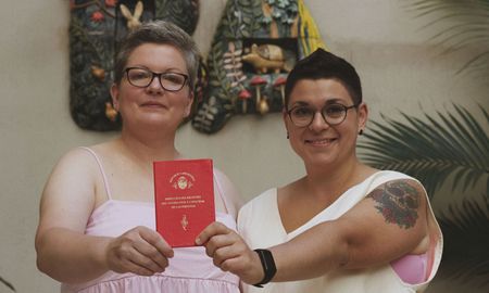 Anastasia y Anna siempre quisieron casarse, y para ellas es importante tener todos sus derechos como familia, como pareja y como dos mamás. Anastasia y Anna siempre quisieron casarse, y para ellas es importante tener todos sus derechos como familia, como pareja y como dos mamás.