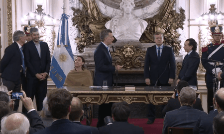 macri tomo juramento a los nuevos ministros del gabinete