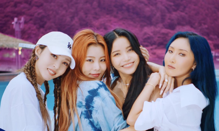 El poderoso grupo de Kpop, MAMAMOO, festeja con sus fanáticos un año más en la industria del Kpop. El poderoso grupo de Kpop, MAMAMOO, festeja con sus fanáticos un año más en la industria del Kpop.