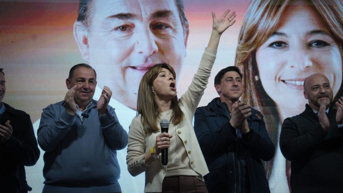 María Luengo y Juan Pablo Poletti encabezaron los festejos en el búnker de Unidos.