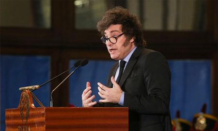 El gobierno de Javier Milei, a través del Banco Nación (BNA), lanzó un nuevo y sorpresivo beneficio para los empleados estatales de la ANSES. El gobierno de Javier Milei, a través del Banco Nación (BNA), lanzó un nuevo y sorpresivo beneficio para los empleados estatales de la ANSES.