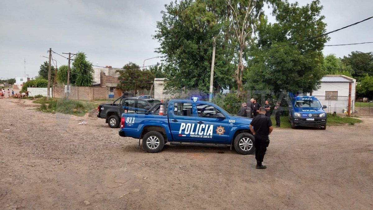 La policía de la provincia de Santa Fe delimitó la zona a la que posteriormente llegaron los efectivos de la AIC.