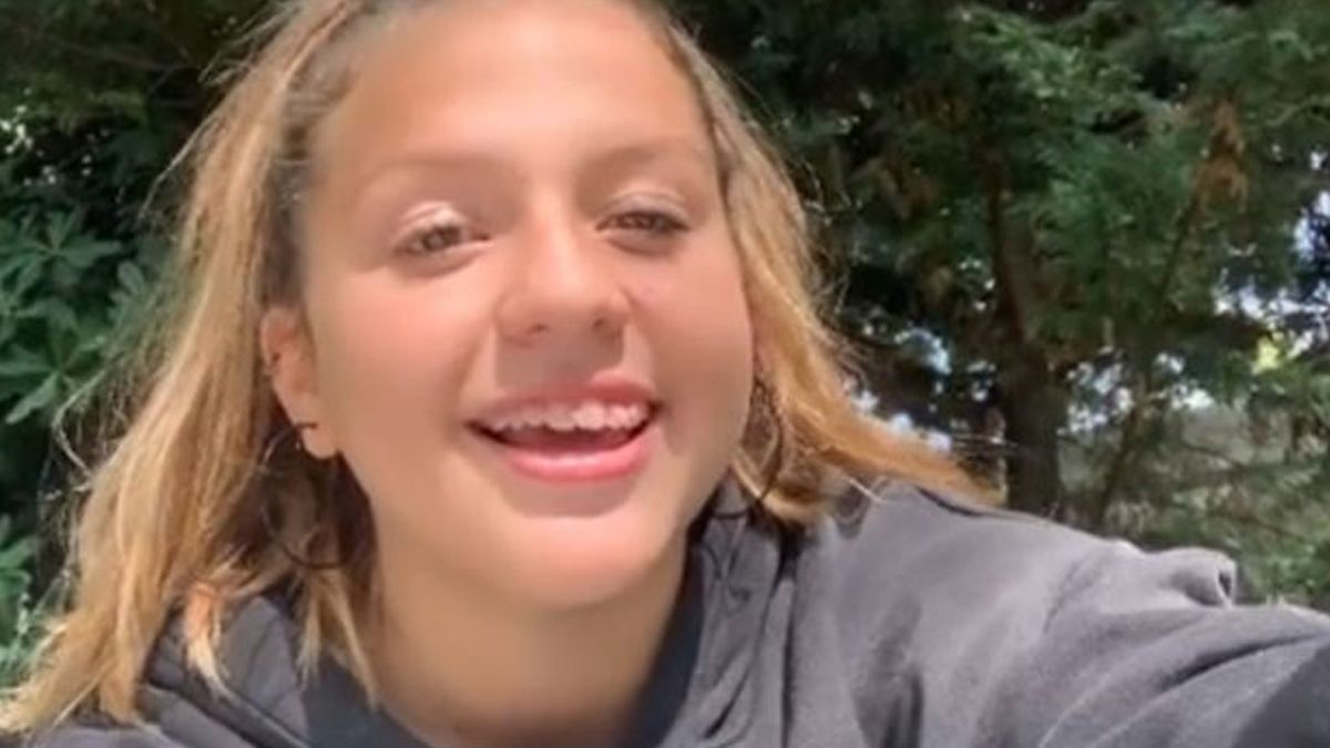 La hija de El Polaco estaba cantando frente a la cámara y su padre le dió un susto