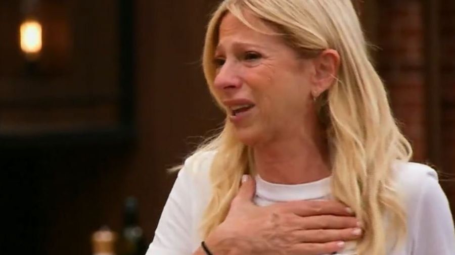 Claudia Fontán rompió en llanto al pedir disculas por su error.