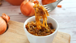 altText(Cebollas caramelizadas: la receta más fácil para transformar tus hamburguesas y sándwiches)}