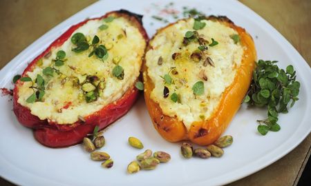 Con esta receta original, podrás preparar morrones rellenos a la parrilla que te encantarán. Con esta receta original, podrás preparar morrones rellenos a la parrilla que te encantarán.