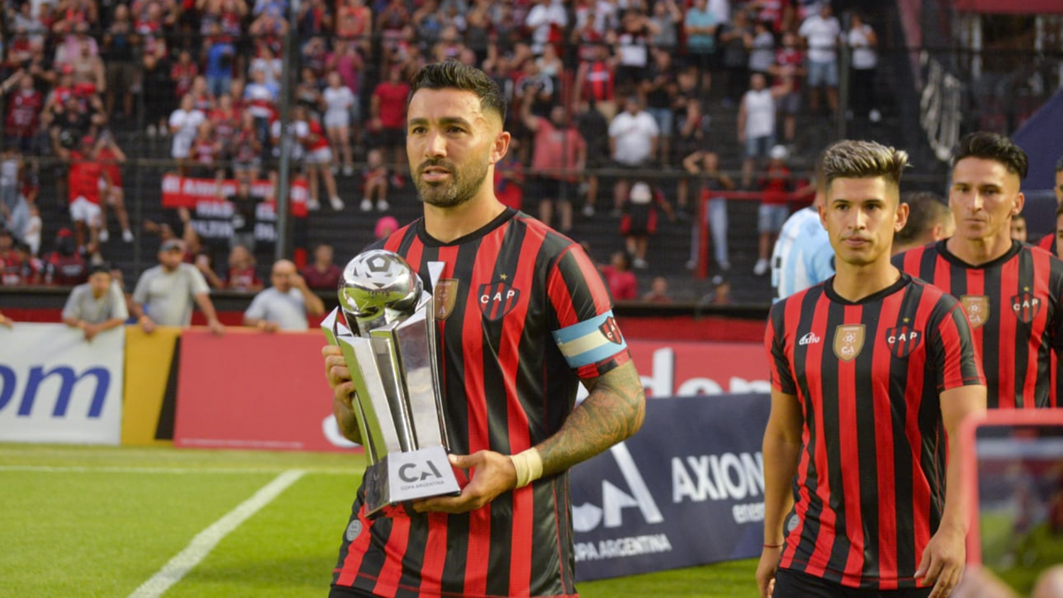 Patronato debutó en la Copa Libertadores en el estadio de Colón.