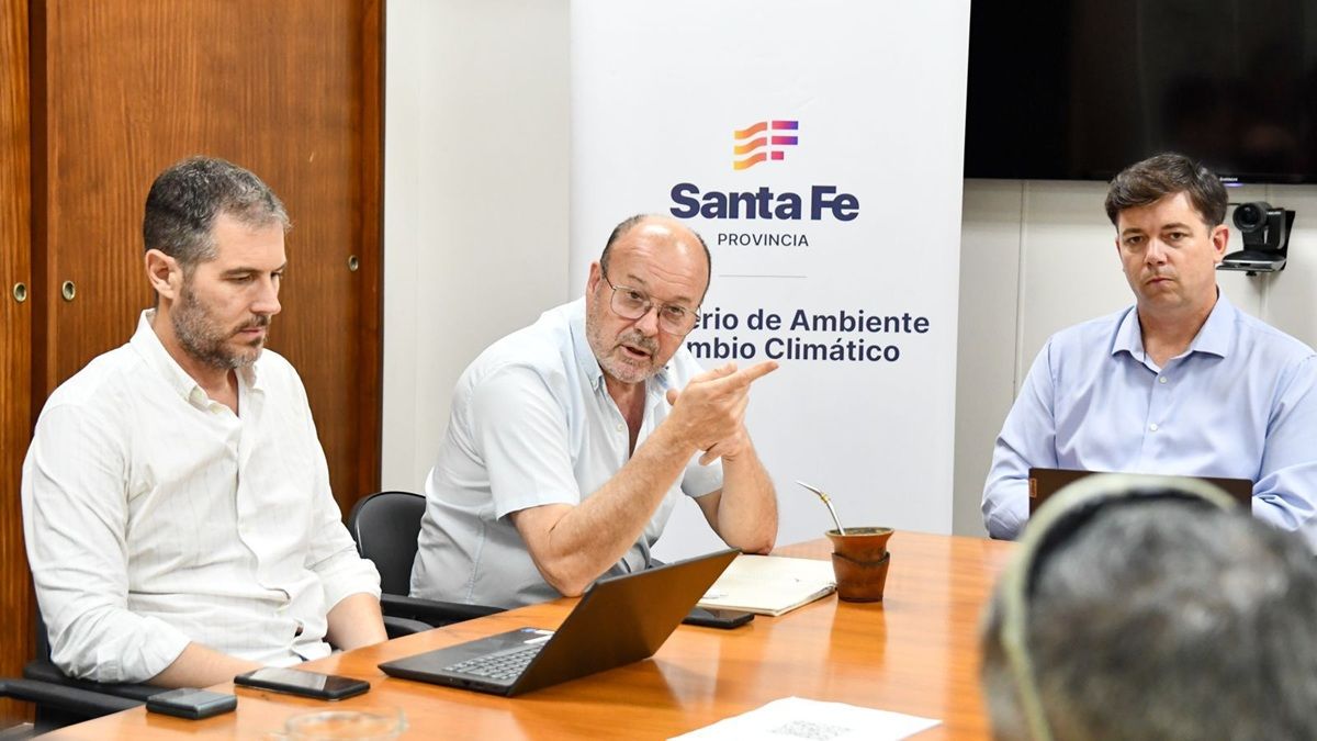 Las provincias de Santa Fe y Entre Ríos avanzan hacia un acuerdo para reducir la presión pesquera y garantizar sostenibilidad. Las provincias de Santa Fe y Entre Ríos avanzan hacia un acuerdo para reducir la presión pesquera y garantizar sostenibilidad.