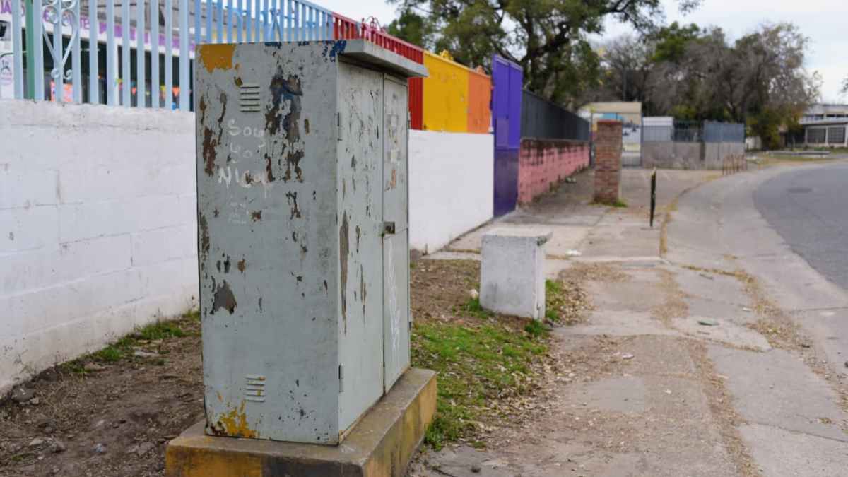 El arma fue encontrada dentro de un morral abandonado detrás de una casilla de gas, en el exterior del jardín de infantes de barrio Rucci. El arma fue encontrada dentro de un morral abandonado detrás de una casilla de gas, en el exterior del jardín de infantes de barrio Rucci.