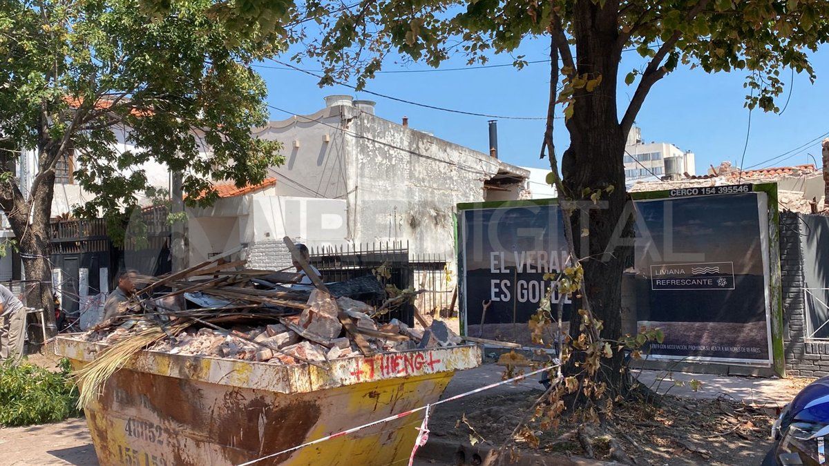 A una semana de la explosión, este martes se realizaron tareas de remoción de escombros en el lugar. 