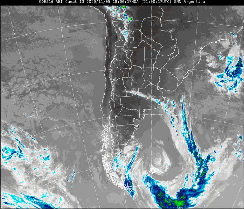 A través de la imagen satelital se observa cielo despejado despejado en el Litoral producto de la influencia de tres centros de alta presión que bloquean el ingreso de aire frío desde el sur.