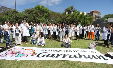 La Asamblea de Residentes del Hospital Garrahan confirmó la decisión a través de un comunicado de prensa. La Asamblea de Residentes del Hospital Garrahan confirmó la decisión a través de un comunicado de prensa.