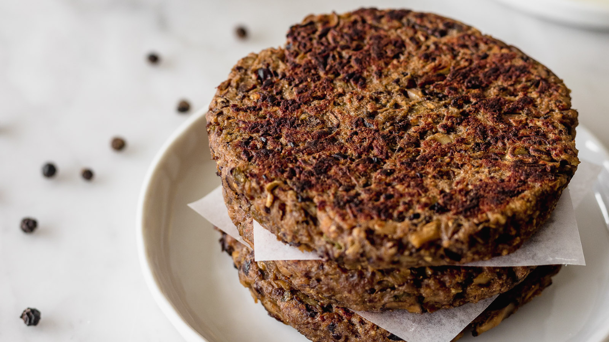 Las hamburguesas veganas son deliciosas y perfectas para aquellos que buscan reducir su consumo de carne o adoptar una dieta más basada en plantas. Las hamburguesas veganas son deliciosas y perfectas para aquellos que buscan reducir su consumo de carne o adoptar una dieta más basada en plantas. 