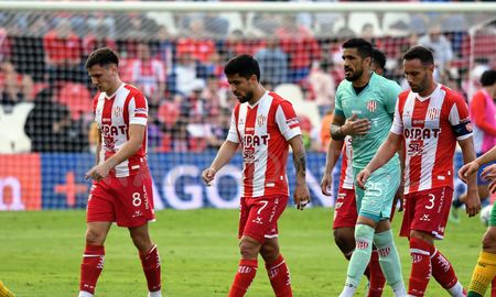 Unión no pasó del empate sin goles ante Defensa en el 15 de Abril.