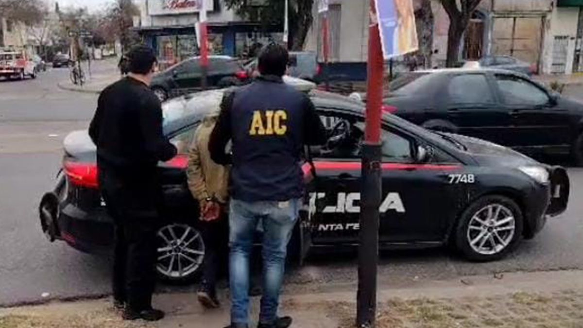 El momento en que los agentes atraparon al El momento en que los agentes atraparon al