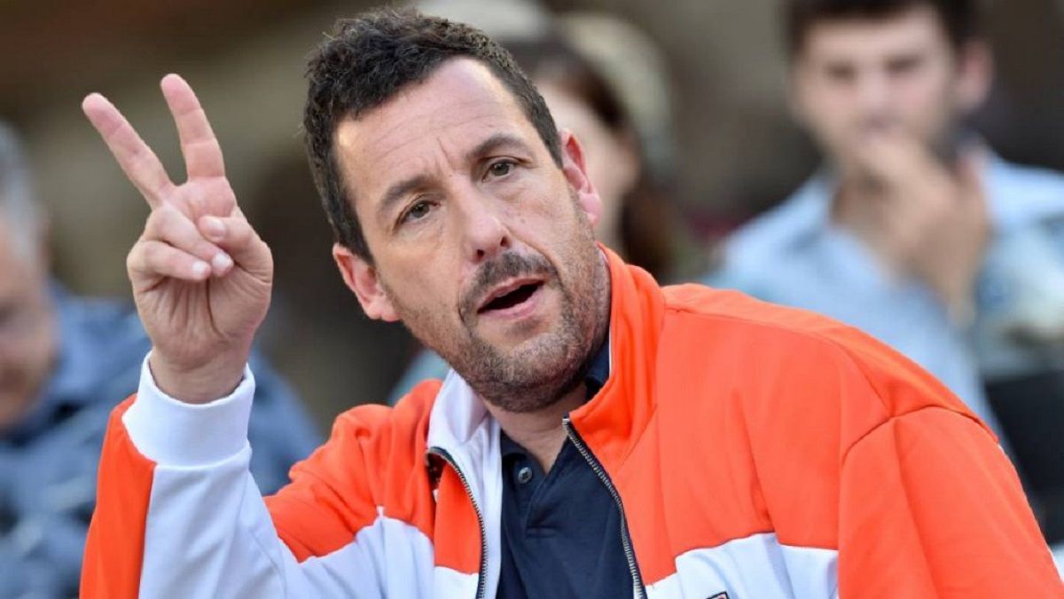 Adam Sandler fue echado de un restaurante y el video se volvió viral.