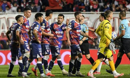 Unión quedó matemáticamente sin chances de clasificar a octavos de final de la Copa de la Liga Profesional. Unión quedó matemáticamente sin chances de clasificar a octavos de final de la Copa de la Liga Profesional.