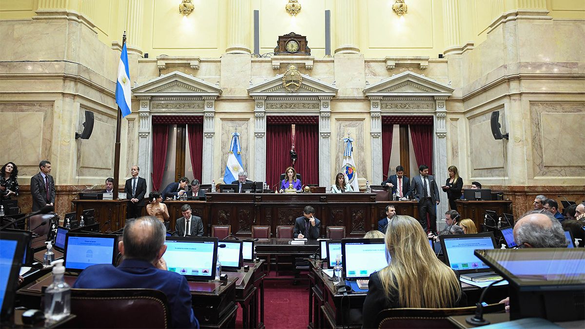 Tras un debate de ocho horas, la iniciativa obtuvo 36 votos a favor y 33 rechazos, en tanto que hubo tres ausencias.