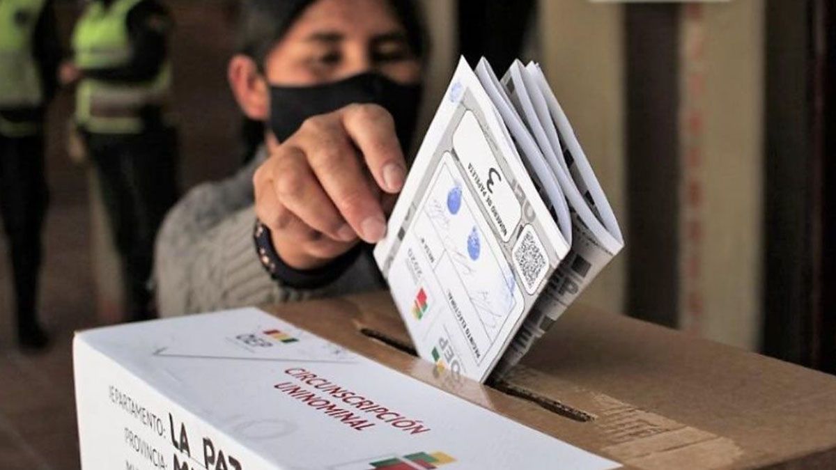 Las últimas encuestas ubican al ministro de Economía de los gobierno de Evo Morales como favorito. Sin embargo falta definir si la diferencia que obtenga respecto a Mesa le permitirá ganar en primera vuelta.