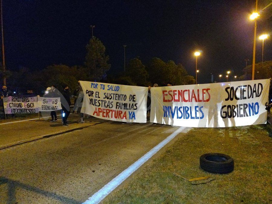 En un principio el corte de tránsito era total en la 168, pero a partir de las 7 se realizan aperturas parciales.