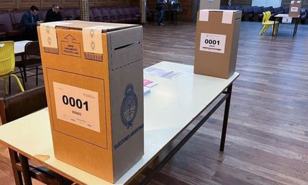 El escrutinio provisorio de las elecciones legislativas del domingo dejó un final abierto en al menos ocho provincias. El escrutinio provisorio de las elecciones legislativas del domingo dejó un final abierto en al menos ocho provincias.