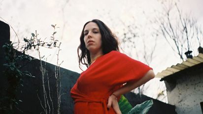 Qué es de la vida de Vera Spinetta, la hija del icónico músico que brilla con luz propia