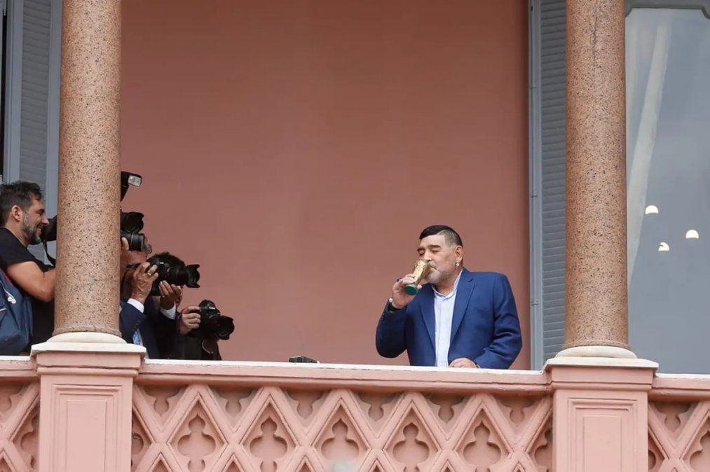 Maradona: Fue muy hermoso volver al balcón de la Casa Rosada