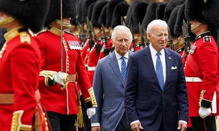Joe Biden y el rey Carlos III compartieron un té en el Salón de Roble. Joe Biden y el rey Carlos III compartieron un té en el Salón de Roble.
