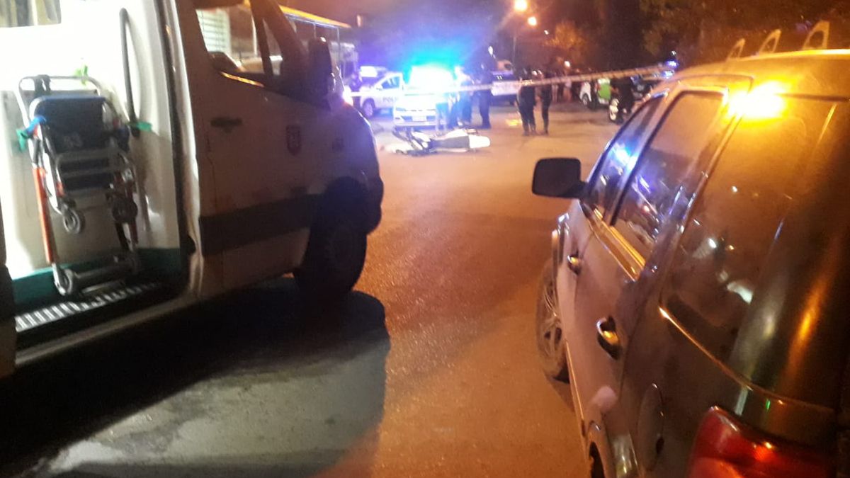 La víctima se conducía junto a su novio en una moto y fue embestida por ladrones que huían de un intento de robo.&nbsp;