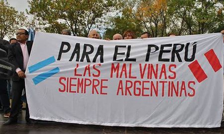 El sobrino del expresidente peruano, García Belaunde, sintetiza en su libro el apoyo del Perú durante la guerra de Malvinas. El sobrino del expresidente peruano, García Belaunde, sintetiza en su libro el apoyo del Perú durante la guerra de Malvinas.